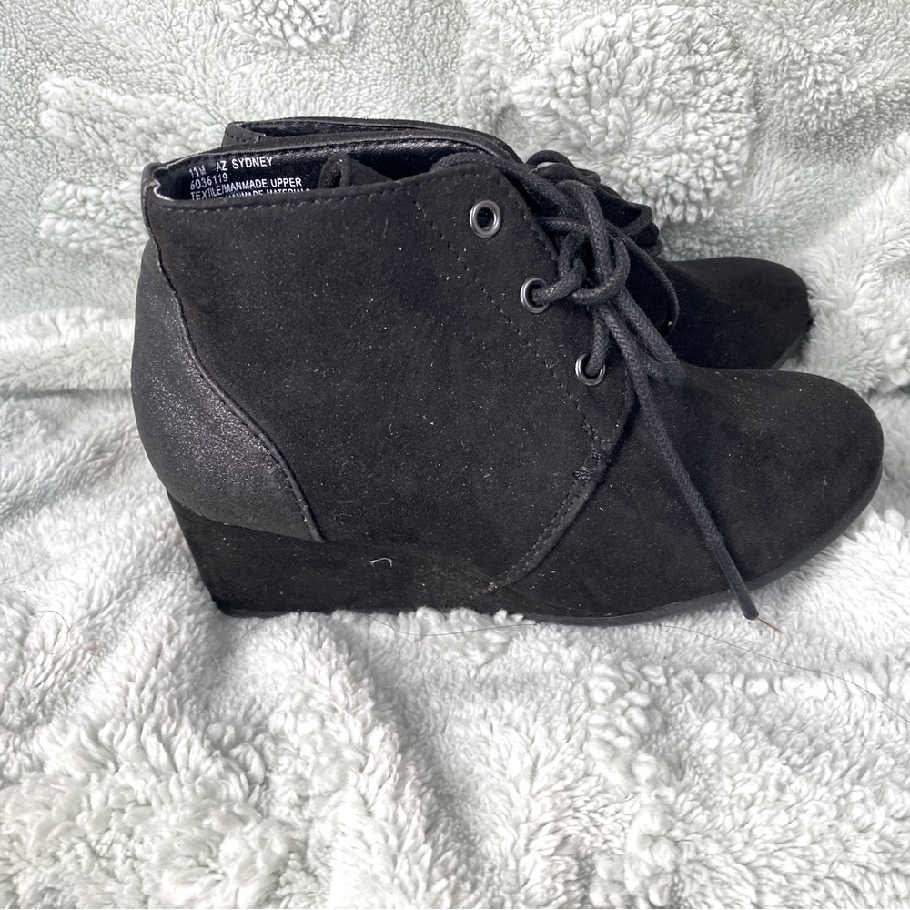 Girls boots